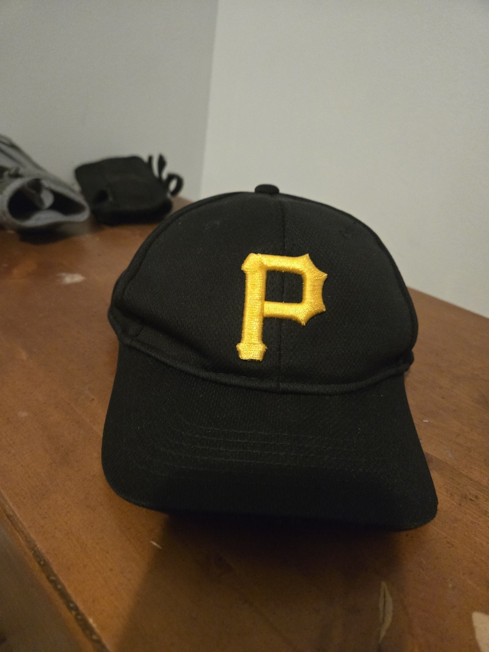 Pittsburgh Pirates Kids Baseball Cap, Black with Yellow 'P' Logo